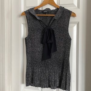 DKNY women’s sleeveless top new without tags